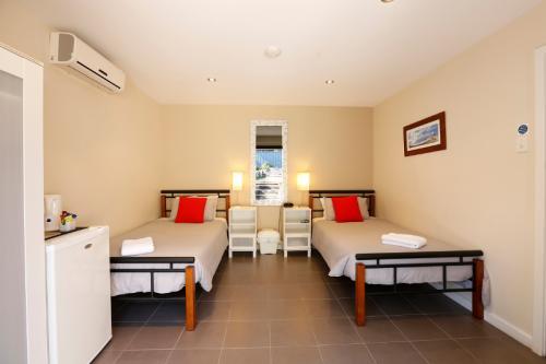 Waikiki Beach Bed And Breakfast Hopeland Экстерьер фото